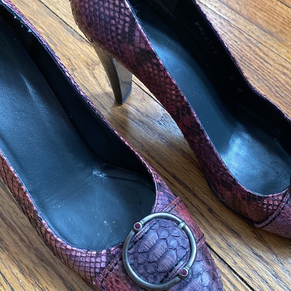 Stuart Weitzman purple python pumps with wood stacked heel - Picture 6 of 7